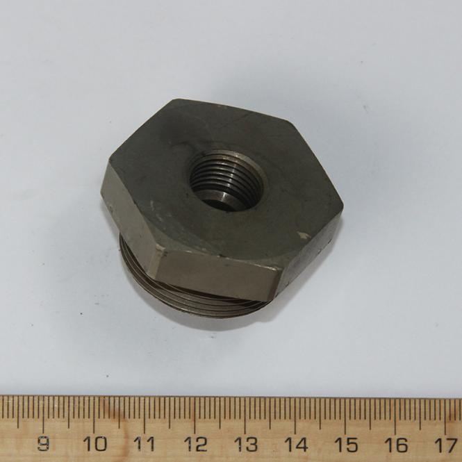 adaptador del sensor en el lado de la cabeza del cilindro (B) 