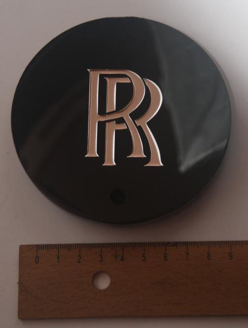 внутренняя часть колпака колесас эмблемой Rolls-Royce 